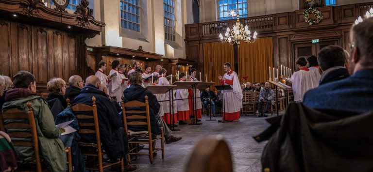 Drentse en Groningse sterren van de Engelse koormuziekstralen rond kerst. ‘We leveren constant strijd tegen de tijd’